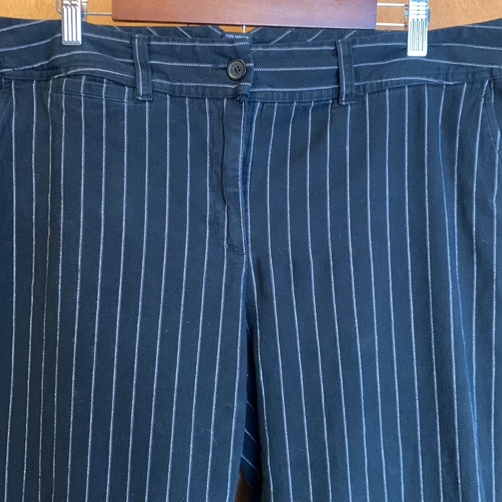 GUC Women’s New York & Company black with white pinstripes pants - size 14 TALL